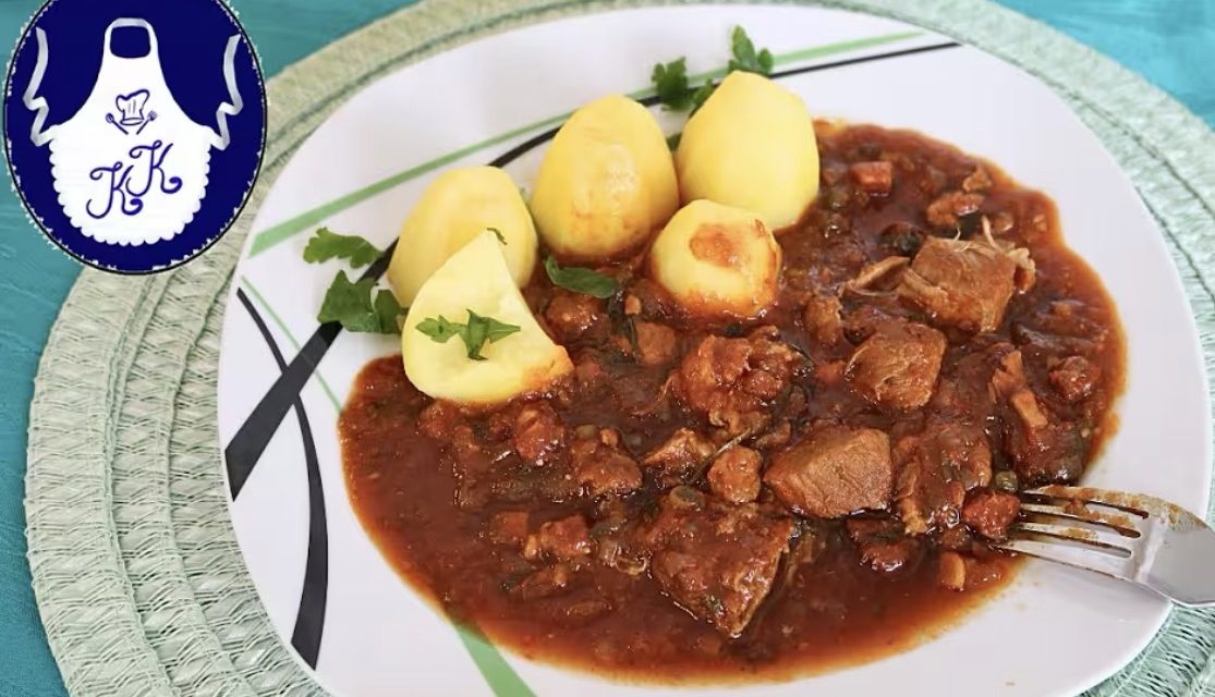 Omas Gulasch auf traditionelle Art