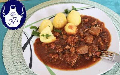 Omas Gulasch auf traditionelle Art