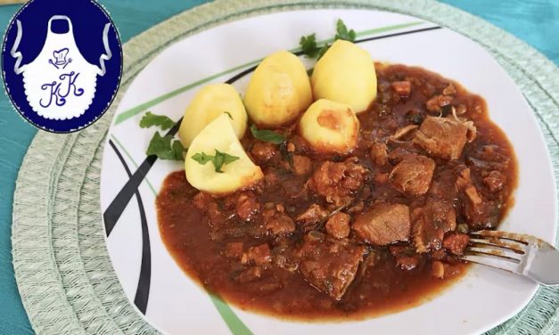 Omas Gulasch auf traditionelle Art
