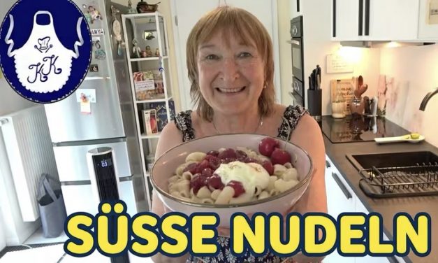 Süße Nudeln mit angedickten Kirschen – Schnelles Sommerrezept mit Schmand