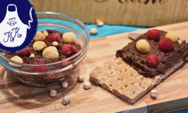 Cremiger Schoko-Aufstrich in 10 Minuten | Gesund, vegan & ohne Zucker