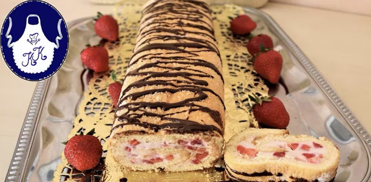 Biskuitrolle mit Erdbeeren und Quark-Sahne-Füllung