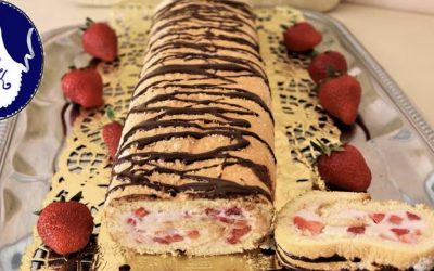 Biskuitrolle mit Erdbeeren und Quark-Sahne-Füllung