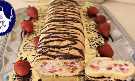 Biskuitrolle mit Erdbeeren und Quark-Sahne-Füllung