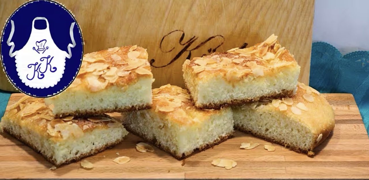 Klassischer Butter-Mandel-Hefekuchen mit Sahnefinish