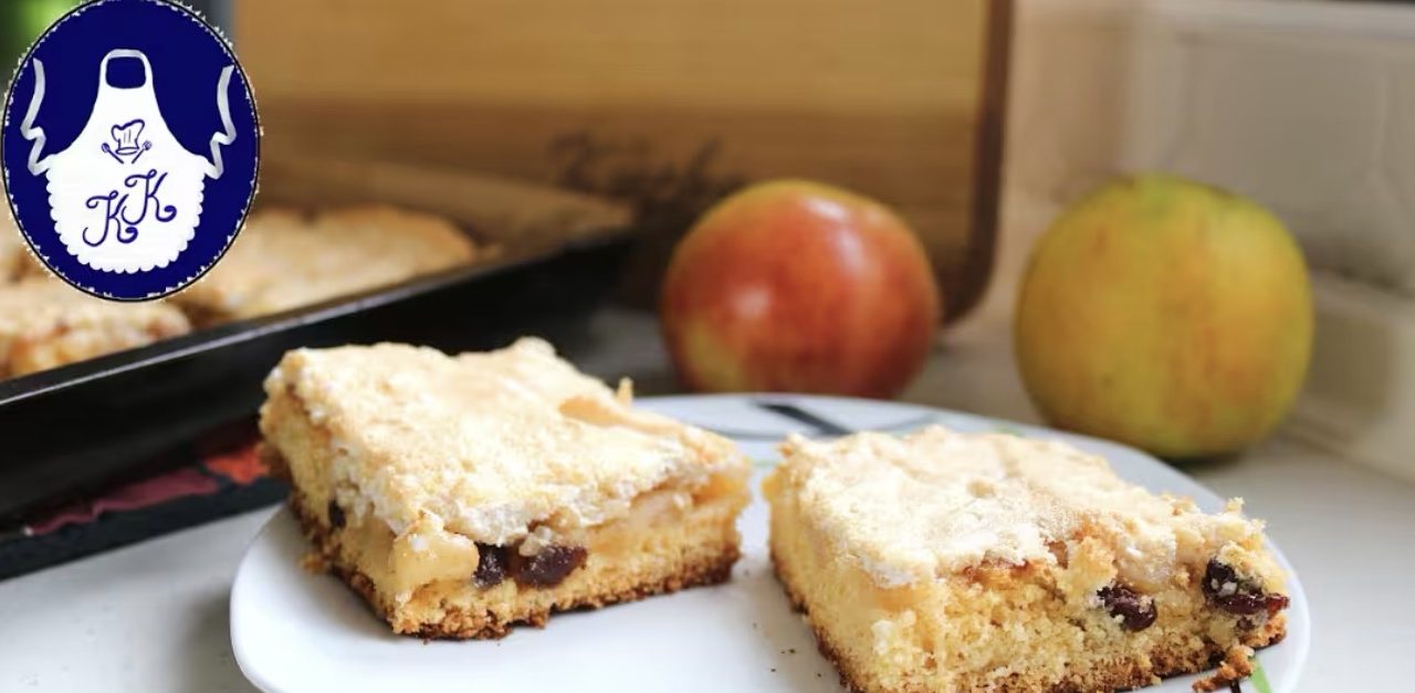 Polnischer Apfel-Plattenkuchen mit Baiser und Mandeln